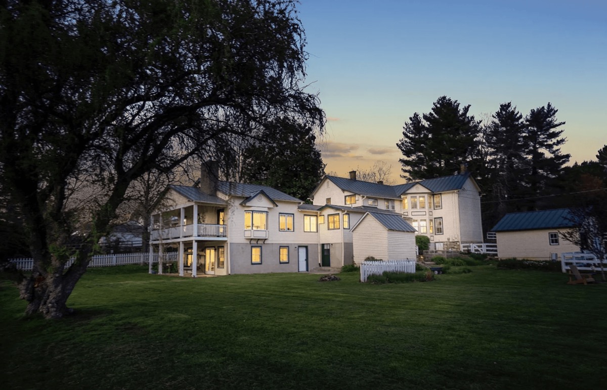 Foster Harris House at dusk